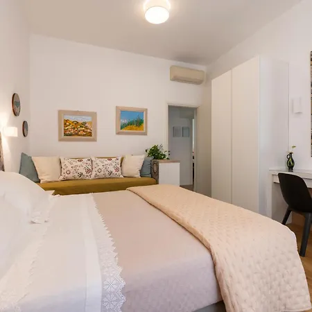 Clio 2 Bedroom 2 Bathroom Rome