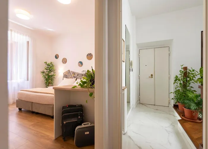 Clio 2 Bedroom 2 Bathroom Apartment *