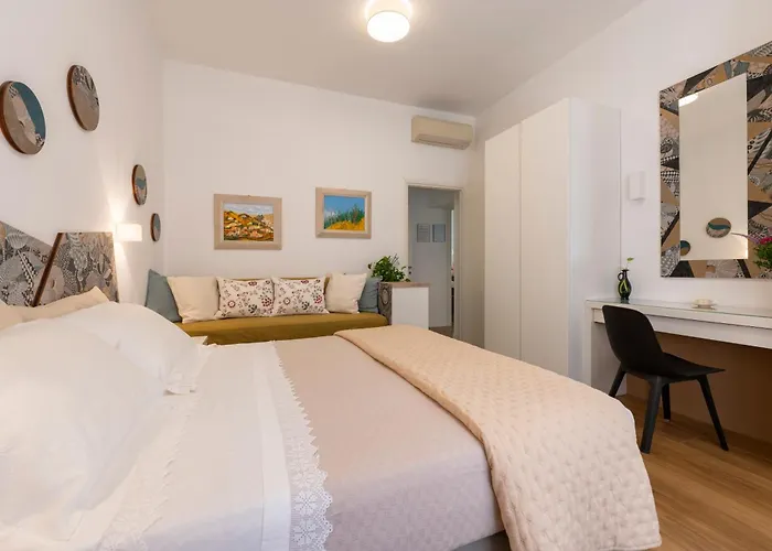 Clio 2 Bedroom 2 Bathroom Rome